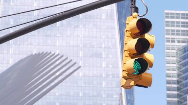 New York Şehri sarı trafik ışığı, Manhattan şehir merkezi kavşağı. Church caddesi kavşağı, Oculus kavşağı, Dünya Ticaret Merkezi. Metropolitan metro taşımacılığı. Finansal bölge, NYC.