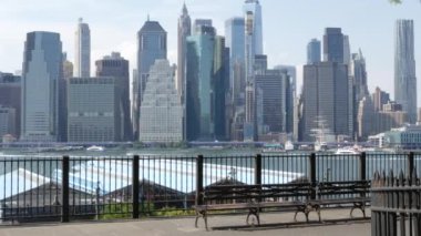 New York City Manhattan, Downtown Financial District Skyline şehir merkezi Brooklyn Heights gezinti güvertesi, Amerika Birleşik Devletleri. Kentsel mimari, FiDi Dünya Ticaret Merkezi ABD 'deki gökdelen..