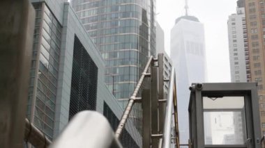 New York City Aşağı Manhattan, Downtown Finans Bölgesi mimarisi, Birleşik Devletler. Bir Dünya Ticaret Merkezi gökdelen binası, ABD. Amerikan şehir sokağı. New York 'taki WTC Özgürlük Kulesi. Pil tüneli