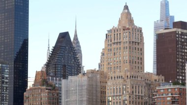 New York City silueti, Manhattan şehir merkezi Empire State binası, ikonik gökdelenler şehri. Chrysler binası, Vanderbilt Kulesi. Birleşik Devletler mimarisi. Gayrimenkul. Roosevelt Adası 'ndan görüntü.