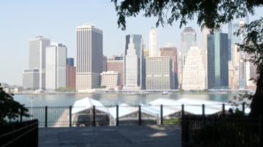 New York City Manhattan, Downtown Financial District Skyline şehir merkezi Brooklyn Heights gezinti güvertesi, Amerika Birleşik Devletleri. Kentsel mimari, FiDi Dünya Ticaret Merkezi ABD 'deki gökdelen..