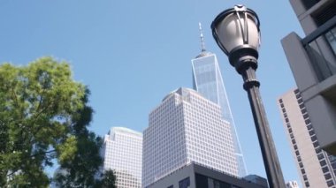 New York City Manhattan, Downtown Finans Bölgesi mimarisi, Birleşik Devletler. Bir Dünya Ticaret Merkezi gökdelen binası, ABD. Amerikan şehir sokağı. New York 'taki Özgürlük Kulesi. Batarya parkı. Brookfield