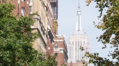 New York City Manhattan Midtown sokak mimarisi. Empire State binası, ABD 'de ikonik gökdelen. Amerikan şehir manzarası, ünlü NYC kulesi, Birleşik Devletler. Beşinci 5. Cadde. Greenwich Köyü.