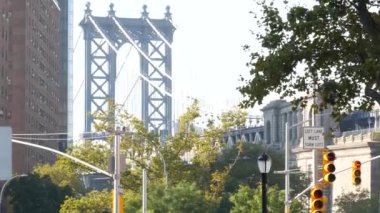 Manhattan Köprüsü 'nden Brooklyn Dumbo' ya. New York 'un sembolü, Amerika' nın seyahat yeri. Amerika Birleşik Devletleri 'nin mimarisi, turist simgesi. Manhattan 'daki Two Bridges bölgesinden telgraflı köprü..