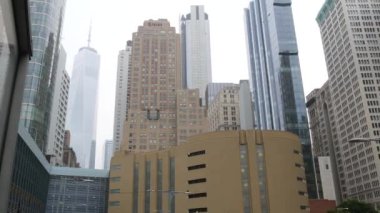New York City Aşağı Manhattan, Downtown Finans Bölgesi mimarisi, Birleşik Devletler. Bir Dünya Ticaret Merkezi gökdelen binası, ABD. Amerikan şehir sokağı. New York 'taki WTC Özgürlük Kulesi. Pil tüneli