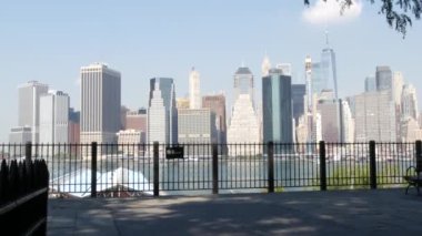 New York City Manhattan, Downtown Financial District Skyline şehir merkezi Brooklyn Heights gezinti güvertesi, Amerika Birleşik Devletleri. Kentsel mimari, FiDi Dünya Ticaret Merkezi ABD 'deki gökdelen..