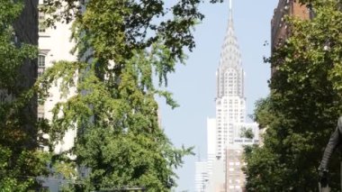New York City Manhattan Midtown mimarisi. 42 caddedeki Chrysler binası, ABD gökdeleninin simgesi. Meşhur Amerikan Kulesi, New York Birleşik Devletleri. Lexington Bulvarı, Irving St. Gramercy Park Ağaçları