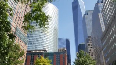 New York City Manhattan, Downtown Finans Bölgesi mimarisi, Birleşik Devletler. Bir Dünya Ticaret Merkezi gökdelen binası, ABD. Amerikan şehir sokağı. New York 'taki Özgürlük Kulesi. Batarya parkı. Brookfield