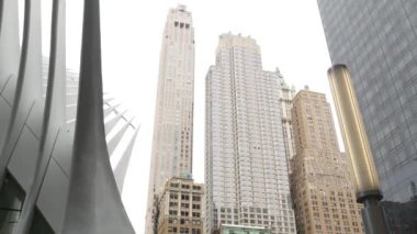 New York City Aşağı Manhattan, Downtown Finans Bölgesi mimarisi, Birleşik Devletler. Yüksek gökdelenler, konutlar ve ofis binaları, ABD. Amerikan şehir sokağı, emlak, New York 'ta emlak..