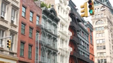 New York City Manhattan Soho moda bölgesi Broom, Crosby caddeleri, Broadway. ABD şehir binası cephesi, eski klasik Amerikan mimarisi NYC, ABD. İş ve konut mülkleri.