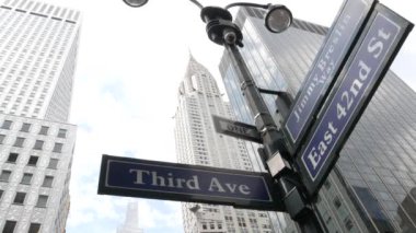 New York City kavşağı, sokak kavşağı tabelası. Chrysler binası, Midtown bölgesi, 42. Lex av, New York, ABD. Yükselen gökdelen mimarisi, Lexington Bulvarı köşe metin yol işareti.