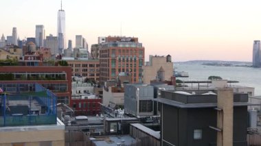 New York City Manhattan şehir merkezi siluet şehir manzarası. Chelsea, Midtown 'dan mali bölge çatı manzarası. Binanın çatıları. Kentsel mimari, Birleşik Devletler. Dünya Ticaret Merkezi ve Su Kulesi Tankı.