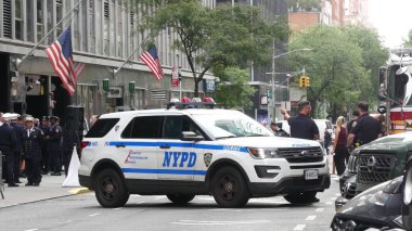 New York City, ABD - 11 Eylül 2023: İtfaiyeciler Vatanseverlik Günü 'nü kutladı. 911 'i anma, New York' u anma yıldönümü. İtfaiye Merkezi, Manhattan İtfaiyesi. NYPD Polisi.