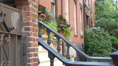 New York City konak binası, Brooklyn Heights yerleşim bölgesi, ABD. Brownstone şehir mimarisi, bağlı ev. Amerika Birleşik Devletleri emlak, Amerikan mülkü, New York 'ta apartmanlar ve evler.