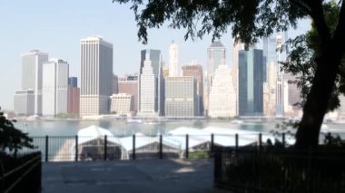 New York City Manhattan, Downtown Financial District Skyline şehir merkezi Brooklyn Heights gezinti güvertesi, Amerika Birleşik Devletleri. Kentsel mimari, FiDi Dünya Ticaret Merkezi ABD 'deki gökdelen..