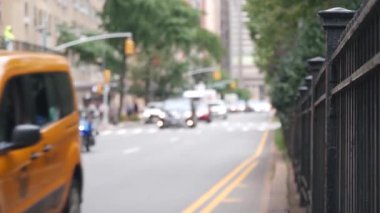 New York City Park Bulvarı. 42. Cadde 'deki Grand Central Terminal İstasyonu. Manhattan Midtown 'da. NYC, ABD 'de sarı taksi. Amerikan şehir trafiği, ABD 'de ulaşım. Odaklanmamış.