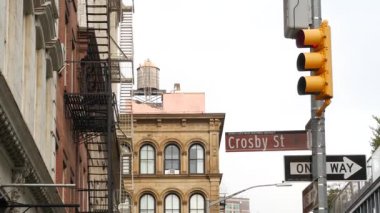 New York City Manhattan Soho moda bölgesi Grand, Crosby caddeleri, Broadway. ABD şehir binası cephesi, eski klasik Amerikan mimarisi NYC, ABD. İş ve konut mülkleri.