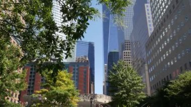 New York City Manhattan, Downtown Finans Bölgesi mimarisi, Birleşik Devletler. Bir Dünya Ticaret Merkezi gökdelen binası, ABD. Amerikan şehir sokağı. New York 'taki Özgürlük Kulesi. Batarya parkı. Brookfield