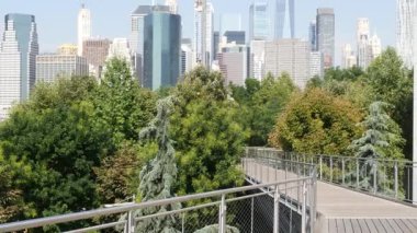 New York City Manhattan, Downtown Financial District Skyline şehir merkezi, Brooklyn Heights köprüsü, Birleşik Devletler. Şehir mimarisi, Dünya Ticaret Merkezi gökdeleni. Squibb Park Köprüsü