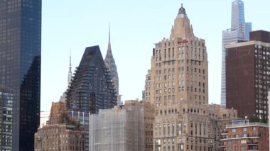 New York City silueti, Manhattan şehir merkezi Empire State binası, ikonik gökdelenler şehri. Chrysler binası, Vanderbilt Kulesi. Birleşik Devletler mimarisi. Gayrimenkul. Roosevelt Adası 'ndan görüntü.