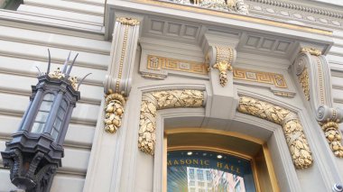 New York, Amerika Birleşik Devletleri - 6 Eylül 2023: Manhattan caddesinde Büyük Masonlar Locası binası cephesi. Masonlar 'ın ana mimarisi. NYC, ABD 'deki Masonluk organizasyonu. Masonik Salon dış görünümü.