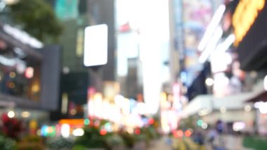 New York City Times Meydanı, Manhattan Midtown Broadway Caddesi, ABD. Amerikan NYC şehir hayatı. Yayaların dikkatini dağıttı. Reklam tabelaları, ticari reklamlar, parlayan reklam panoları..