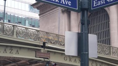 New York City Grand Central Terminali, 42 sokak, Park Avenue, Pershing Square mimarisi. Şehir merkezi, demiryolu ulaşımı. NYC kavşağı, Doğu 42. köşe, kavşak tabelası.