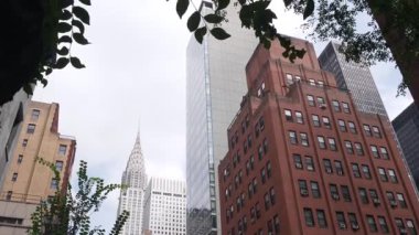 New York City Manhattan Midtown 42 sokak mimarisi. Chrysler binası, ikonik gökdelen, Lex Lexington Bulvarı, ABD. Amerikan kentsel konutları kırmızı tuğlalı ev, NYC kulesi, ABD.