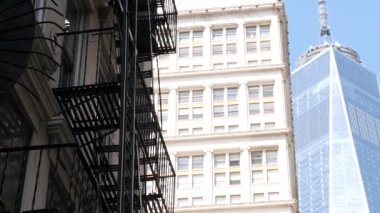 New York City Aşağı Manhattan, Downtown Finans Bölgesi mimarisi, Birleşik Devletler. Bir Dünya Ticaret Merkezi gökdelen binası, Fulton Caddesi, ABD. Amerikan şehir manzarası. New York 'taki WTC Özgürlük Kulesi.