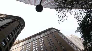 New York City Aşağı Manhattan, Downtown Finans Bölgesi mimarisi, Birleşik Devletler. Yüksek gökdelenler, konutlar ve ofis binaları, ABD. Amerikan şehir sokağı, emlak, New York 'ta emlak..