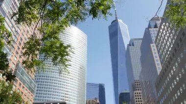 New York City Manhattan, Downtown Finans Bölgesi mimarisi, Birleşik Devletler. Bir Dünya Ticaret Merkezi gökdelen binası, ABD. Amerikan şehir sokağı. New York 'taki Özgürlük Kulesi. Batarya parkı. Brookfield