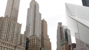 New York City Aşağı Manhattan, Downtown Finans Bölgesi mimarisi, Birleşik Devletler. Yüksek gökdelenler, konutlar ve ofis binaları, ABD. Amerikan şehir sokağı, emlak, New York 'ta emlak..