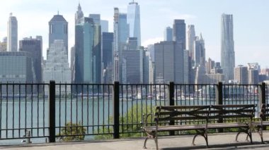 New York City Manhattan, Downtown Financial District Skyline şehir merkezi Brooklyn Heights gezinti güvertesi, Amerika Birleşik Devletleri. Kentsel mimari, FiDi Dünya Ticaret Merkezi ABD 'deki gökdelen..