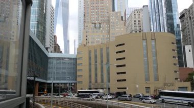 New York City Aşağı Manhattan, Downtown Finans Bölgesi mimarisi, Birleşik Devletler. Bir Dünya Ticaret Merkezi gökdelen binası, ABD. Amerikan şehir sokağı. New York 'taki WTC Özgürlük Kulesi. Pil tüneli