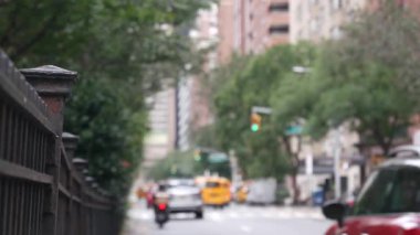 New York City Park Bulvarı. 42. Cadde 'deki Grand Central Terminal İstasyonu. Manhattan Midtown 'da. NYC, ABD 'de sarı taksi. Amerikan şehir trafiği, ABD 'de ulaşım. Odaklanmamış.