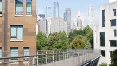 New York City Manhattan, Downtown Financial District Skyline şehir merkezi, Brooklyn Heights köprüsü, Birleşik Devletler. Şehir mimarisi, Dünya Ticaret Merkezi gökdeleni. Squibb Park Köprüsü