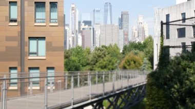 New York City Manhattan, Downtown Financial District Skyline şehir merkezi, Brooklyn Heights köprüsü, Birleşik Devletler. Şehir mimarisi, Dünya Ticaret Merkezi gökdeleni. Squibb Park Köprüsü