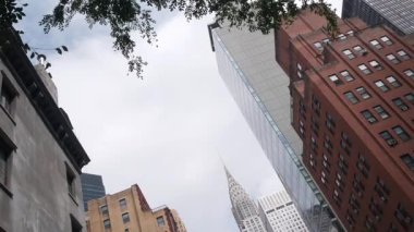 New York City Manhattan Midtown 42 sokak mimarisi. Chrysler binası, ikonik gökdelen, Lex Lexington Bulvarı, ABD. Amerikan kentsel konutları kırmızı tuğlalı ev, NYC kulesi, ABD.