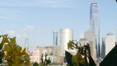 New York City rıhtımı, Manhattan şehir merkezi finans bölgesi, Dünya Ticaret Merkezi binası, nehir manzaralı gökdelenler. Paulus Hook, New Jersey 'den. Birleşik Devletler mimarisi. Hudson Nehri.