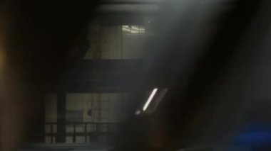 New York metro istasyonu, yeraltı metro platformu işareti. Metro treni, yolcu taşımacılığı, duvar fayansları. Broşür, Broadway. New York şehir merkezi, Manhattan trafiği. Birleşik Devletler