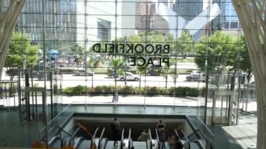 New York, ABD - 31 Ağustos 2023 Brookfield Place iş merkezi, Manhattan Downtown Finans Bölgesi. Dünya Ticaret Merkezi, 911 Anma Havuzu ve Oculus, Battery, ABD.