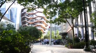 New York City, ABD - 1 Eylül 2023: Hudson Yards Vessel, şehir mimarisi Chelsea, Manhattan 34. Cadde, ABD. Yeni modern cam gökdelenler, Amerikan iş binaları, gayrimenkul.