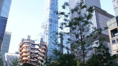 New York City, ABD - 1 Eylül 2023: Hudson Yards Vessel, şehir mimarisi Chelsea, Manhattan Midtown, ABD. Yeni modern gökdelenler, Amerikan iş binaları, gayrimenkul.