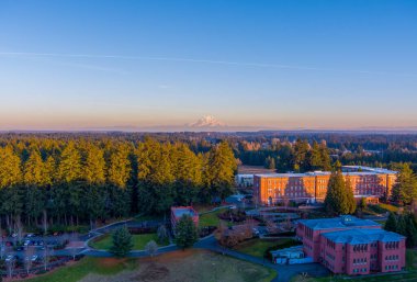 Mount Rainier at sunset from Lacey, Washington in December 2022