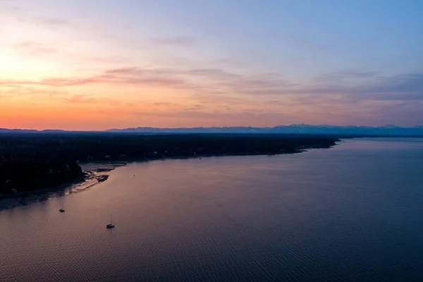 Pemandangan Udara Puget Sound Dan Pegunungan Olimpiade Saat Matahari Terbenam — Stok Foto