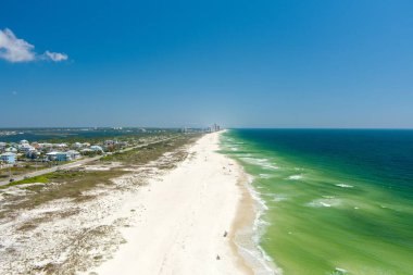 2023 Mart 'ında Perdido Key Sahili' nin havadan görünüşü.