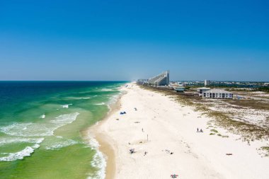 2023 Mart 'ında Perdido Key Sahili' nin havadan görünüşü.