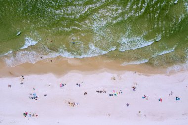 2023 Mart 'ında Perdido Key Sahili' nin havadan görünüşü.