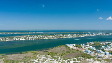 2023 Mart 'ında Perdido Key Sahili' nin havadan görünüşü.