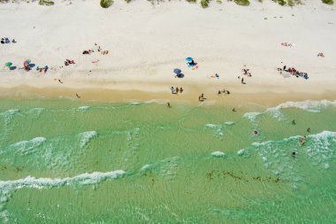 2023 Anma Günü 'nde Pensacola Plajı' nın hava manzarası.